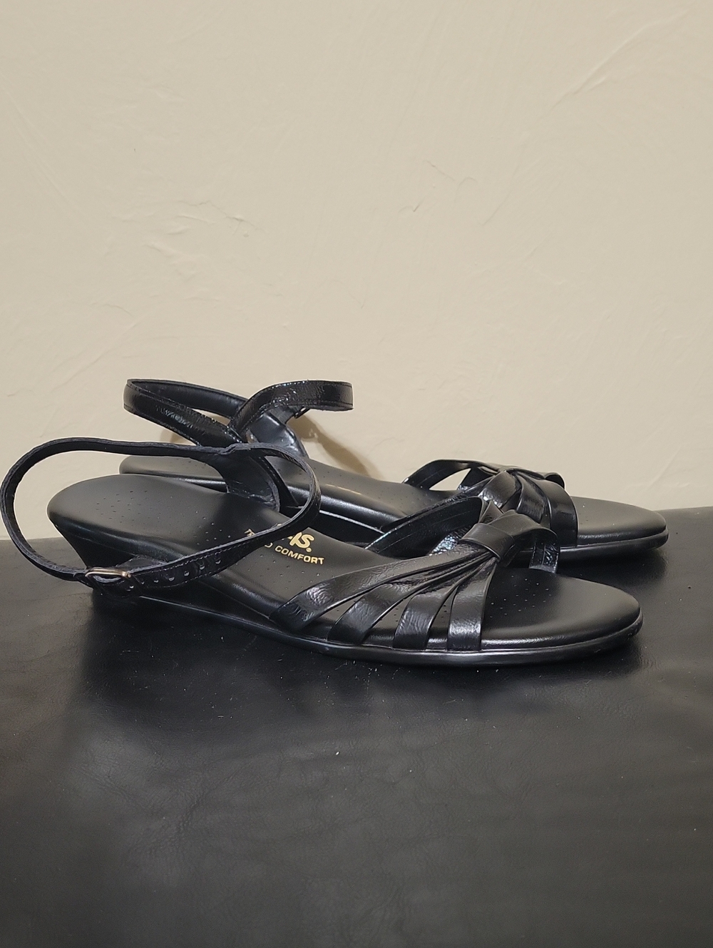 SAS Strippy Low Wedge Black Sandals Women's 11 N Tripad Leather Comfort Strappy